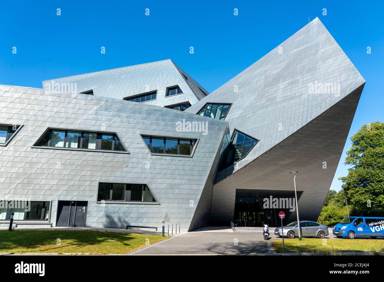 Die Leuphana Universität Lüneburg, Zentralgebäude, entworfen von Daniel Libeskind, Niedersachsen, Deutschland Stockfoto
