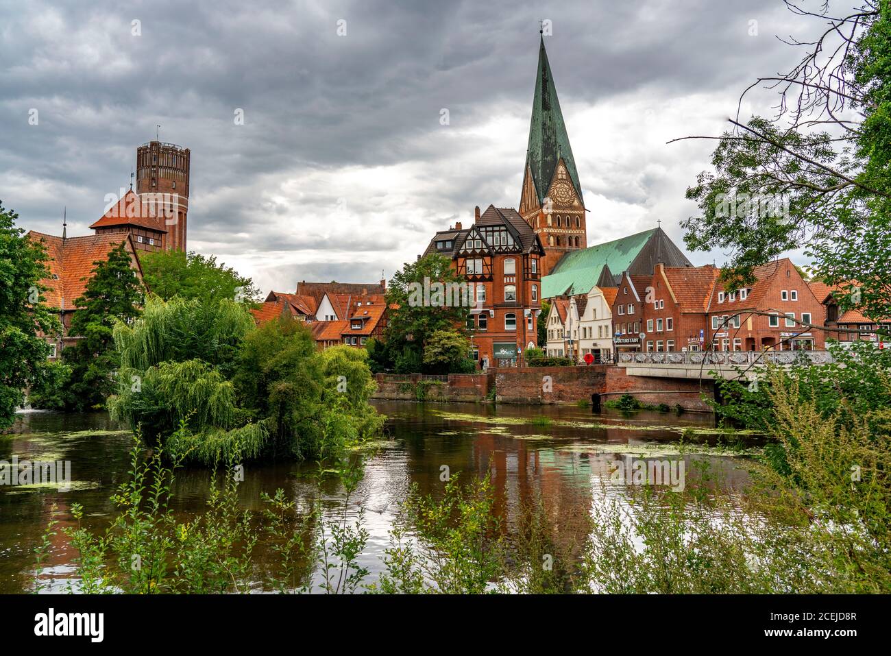 Der Wasserturm, Ilmenau, Ratsmühle, St.Johanniskirche, Innenstadt, Altstadt von Lüneburg, Niedersachsen, Deutschland Stockfoto
