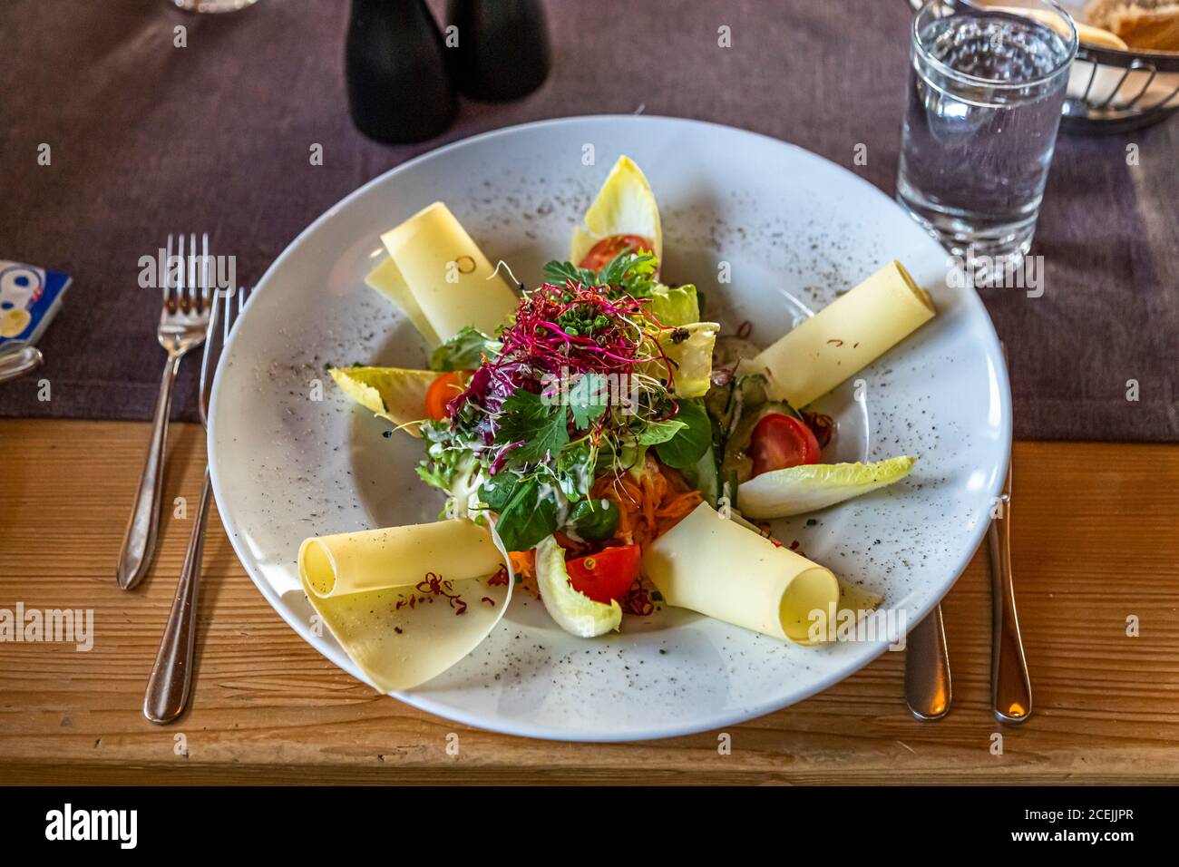 Gericht im Restaurant Bühlberg, das eine Dependance des Hotel Lenkerhof, Lenk, Schweiz ist Stockfoto