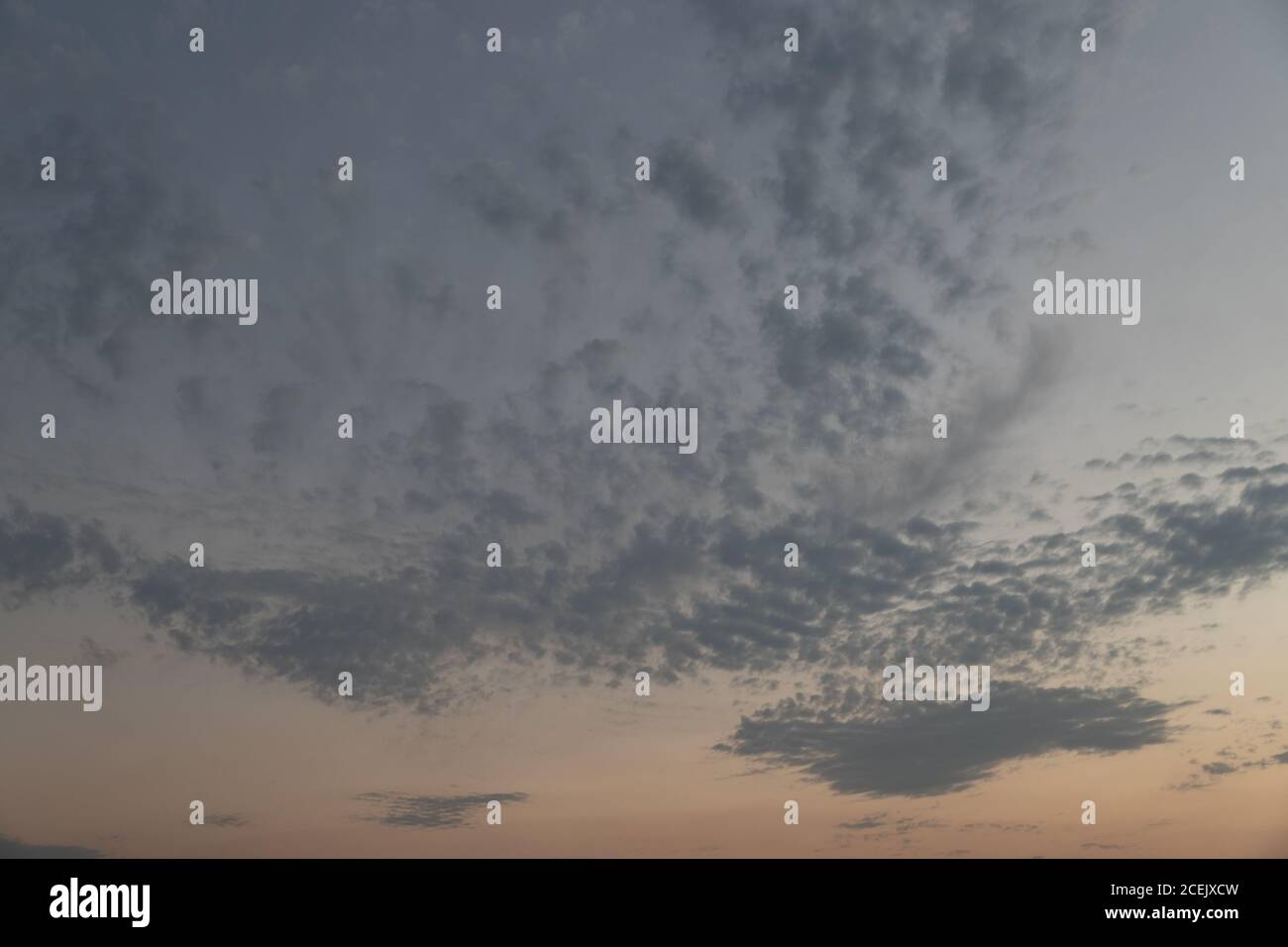 Himmel und Wolken bei Sonnenuntergang hochauflösendes Bild Stockfoto