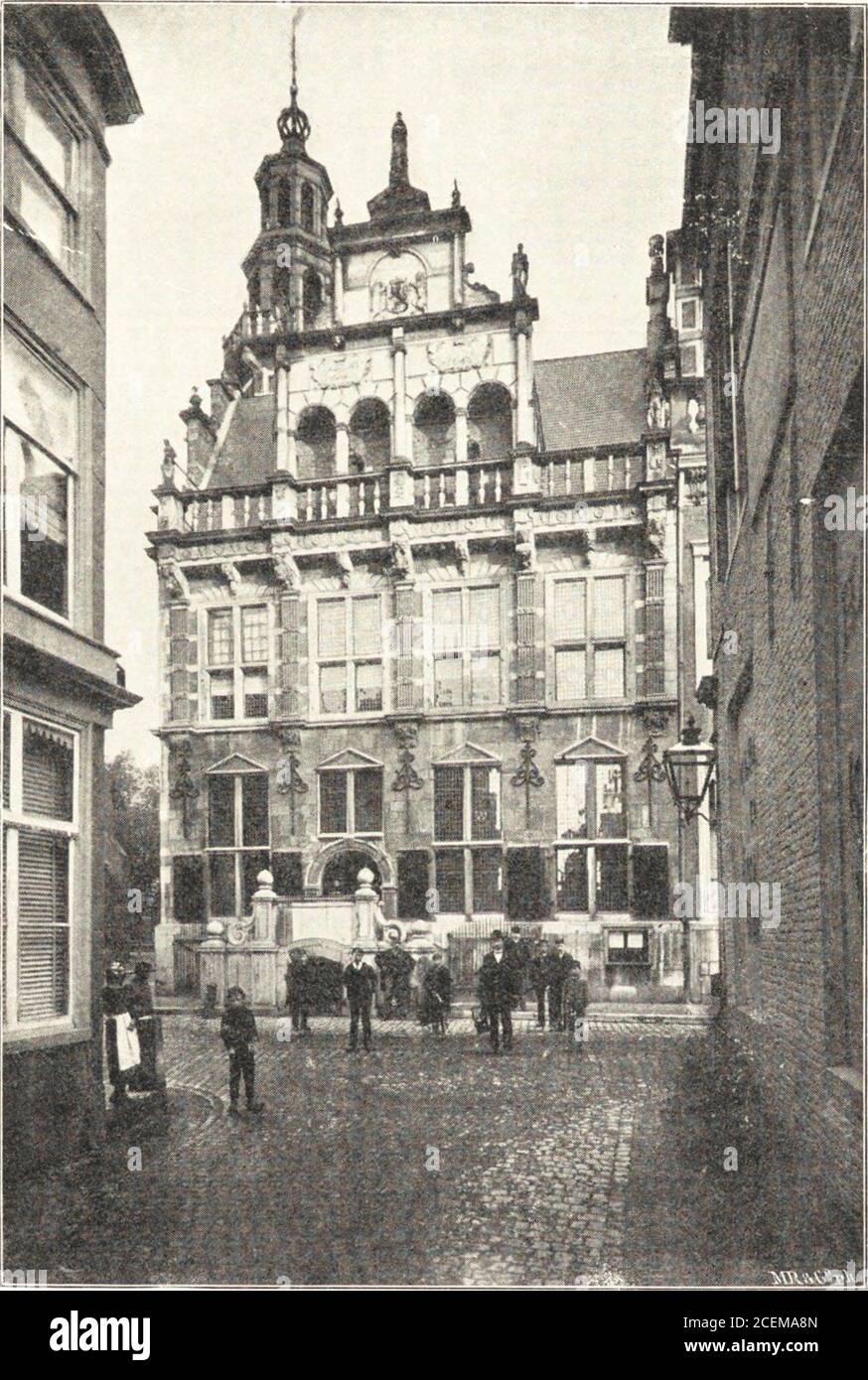 . Oud-Nederlandsche steden in haar ontstaan, groei en ontwikkeling. d en de Kracht. Waarschijnlijk door een Vlaamsen meester ontworpen, bekend me: Ofbetrokken bij den bouw van het in 1561 – 65 te Antwerpen gebouwde Raad-huis l), toont dit kleineStedehues, een meester-stuk in vele opzichten,hoezeer de n i e U w ekunst verschilt van haarvóórgangster, welke r.im-mer, alléén bij wijzevan decoratie, van effect,op denen kleinen voor-gevel, eene overigenszou ben. In die nieuwe kunstis inderdaad de ver-siering, niet ze.denhoofdzaak, als V/areschoonheid van vorm,t zij dan a Stockfoto
