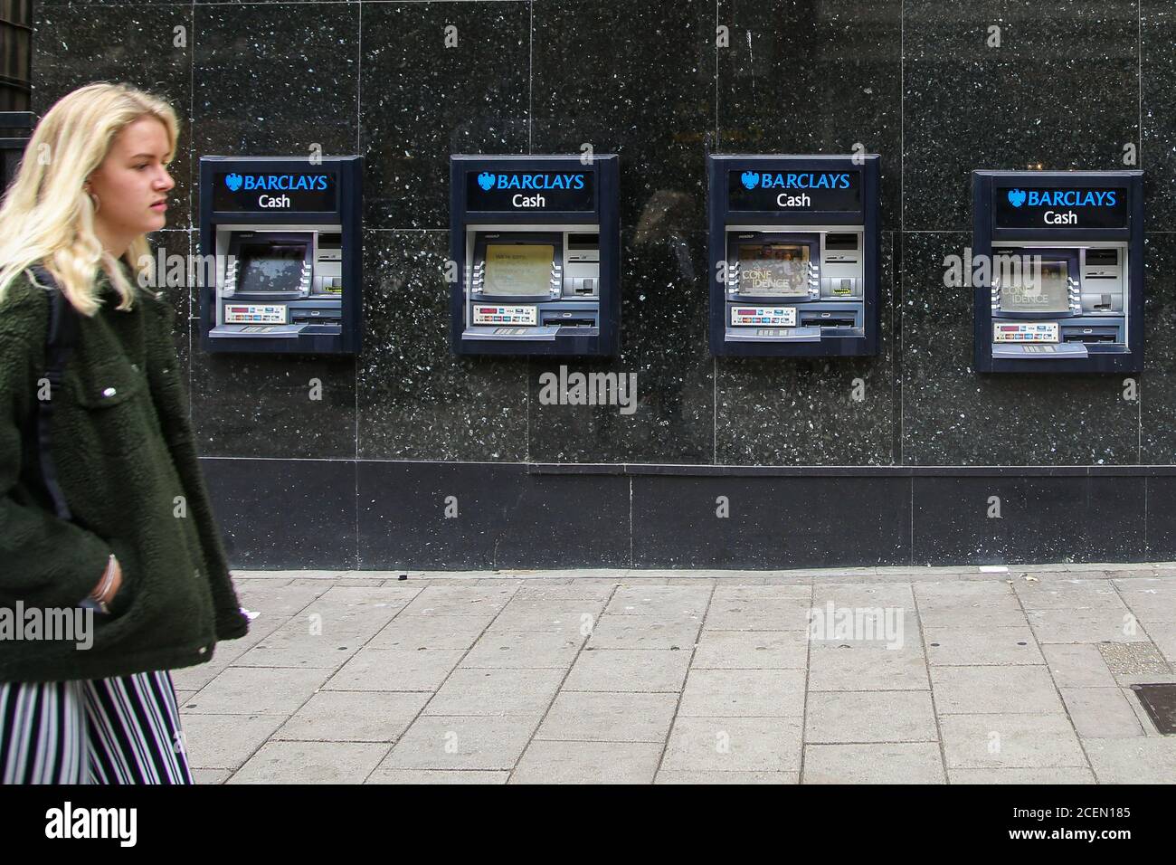 London, Großbritannien. August 2020. Barclays Geldautomaten (ATM) im Zentrum von London gesehen. Kredit: Dinendra Haria/SOPA Images/ZUMA Wire/Alamy Live Nachrichten Stockfoto