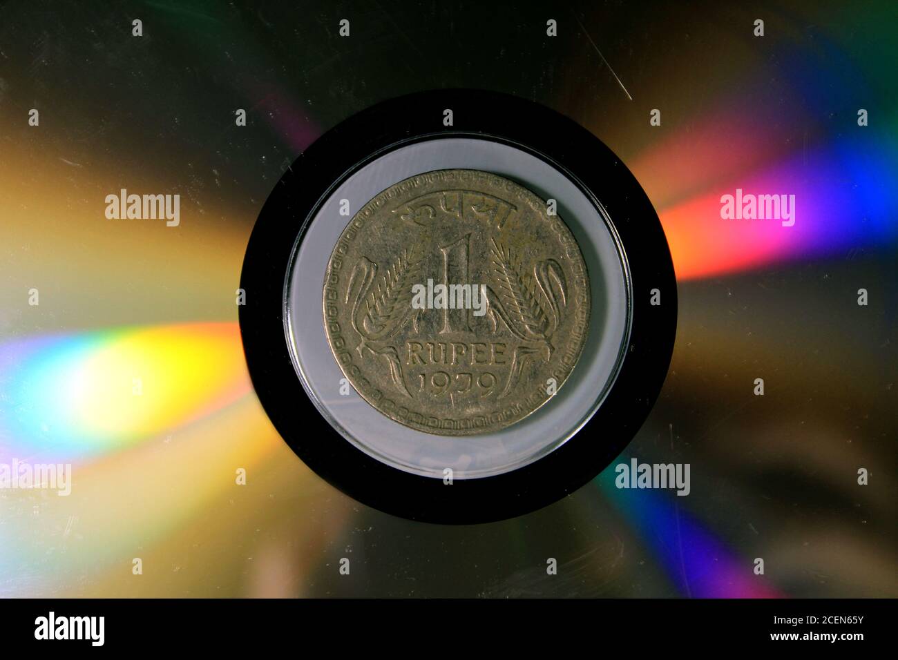1 Rupie Indische Münze 1979 isoliert auf weißem Hintergrund. Eine indische Rupie-Münze. Stockfoto