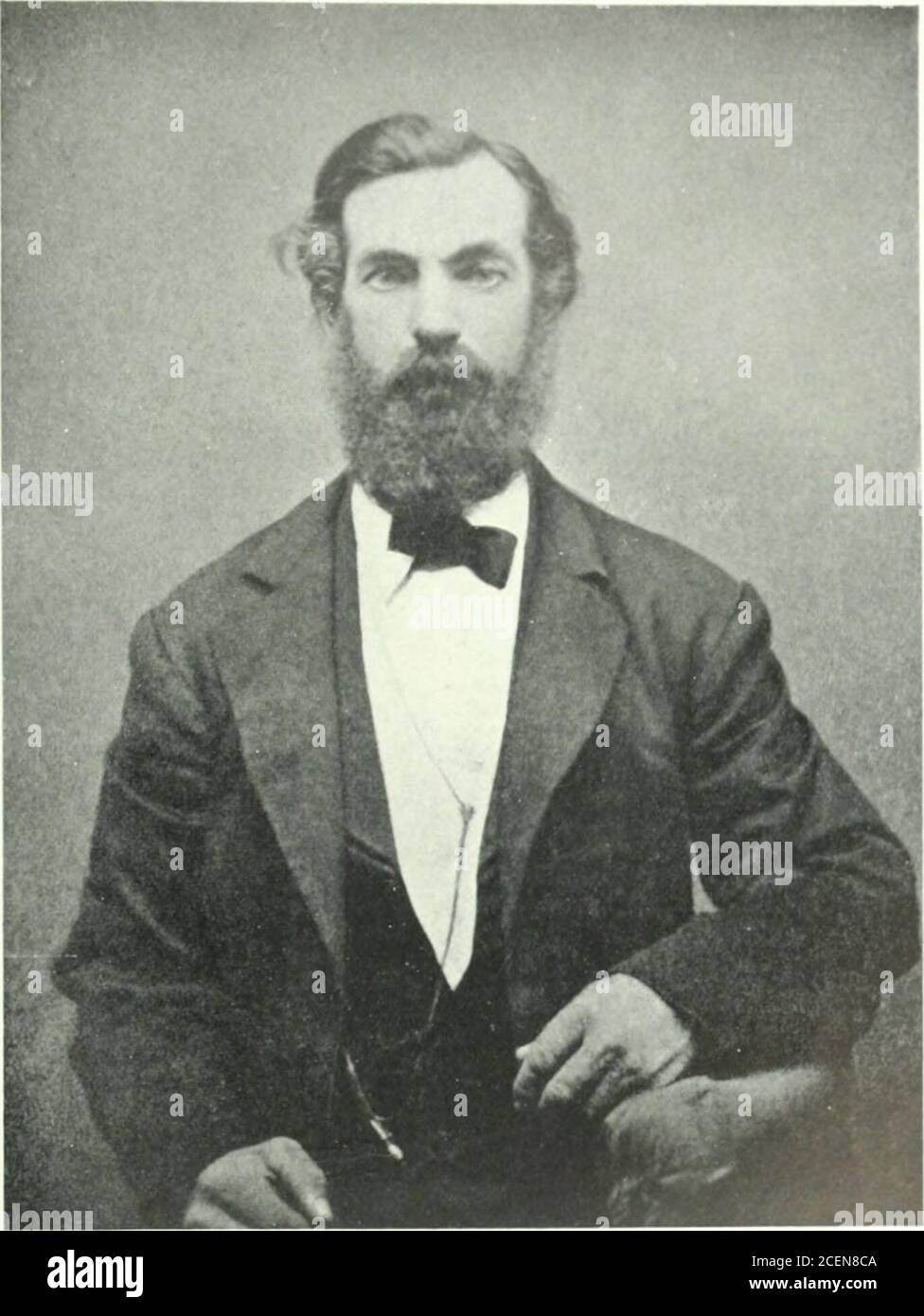 . Eine moderne Geschichte von New London County, Connecticut;. In North Stonington, NewLondon County, Connecticut, wo sein Leben verbrachte. Seine einzige Schwester, Eunice Ann, heiratet John D. Babcock, von North Stonington, und ist jetzt verstorben. Er besuchte die öffentliche Bezirksschule, und als ganz jung wurde er sein Vater Farmassistent und war seine rechte Hand Mann, bis Gewichtjahre zwang ihn in den Ruhestand zugunsten seiner Sohn Isaac. Schließlich verstarb Prentice Maine im Alter von vierundneunzig Jahren, und Isaac wurde der Besitzer, ashe war lange Zeit der Manager, der Gehöft. Er fügte dem Gebiet des prEN hinzu Stockfoto