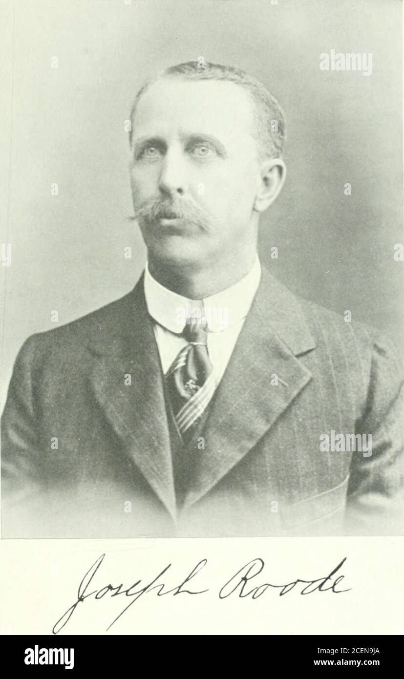 . Eine moderne Geschichte von New London County, Connecticut;. SR., als praktischer Farmerund Viehzüchter erreicht. Joseph Roode, der jüngste und letzte überlebende Kind Joseph und Frances (Fry) Roode, wurde auf dem alten Fry-Gehöft in der Stadt Griswold, New London County, Connecticut, 1. Januar, 1S76, geboren und dort hat seine j-Ears, fünfundvierzig bestanden. Er wurde in den öffentlichen Schulen des Bezirks ausgebildet, und als die Schuljahre vorbei waren, wurde sein väterlicher Gehilfe. Als Joseph Roode, Sr., zu seinen Vätern versammelt wurde, erbte sein Sohn Joseph das Gehöft, das die alte Fry-Heimat war. Es ist eins Stockfoto