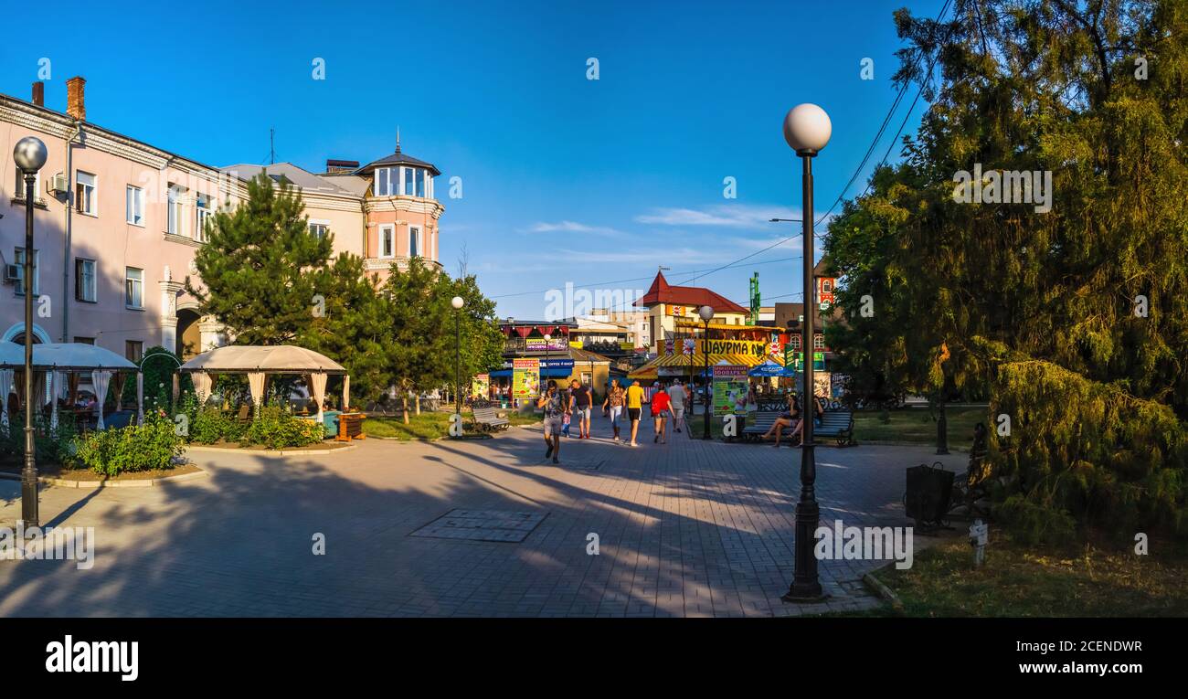 Berdjansk, Ukraine 07.23.2020. Asowallee in Berdjansk, Ukraine, an einem Sommerabend Stockfoto