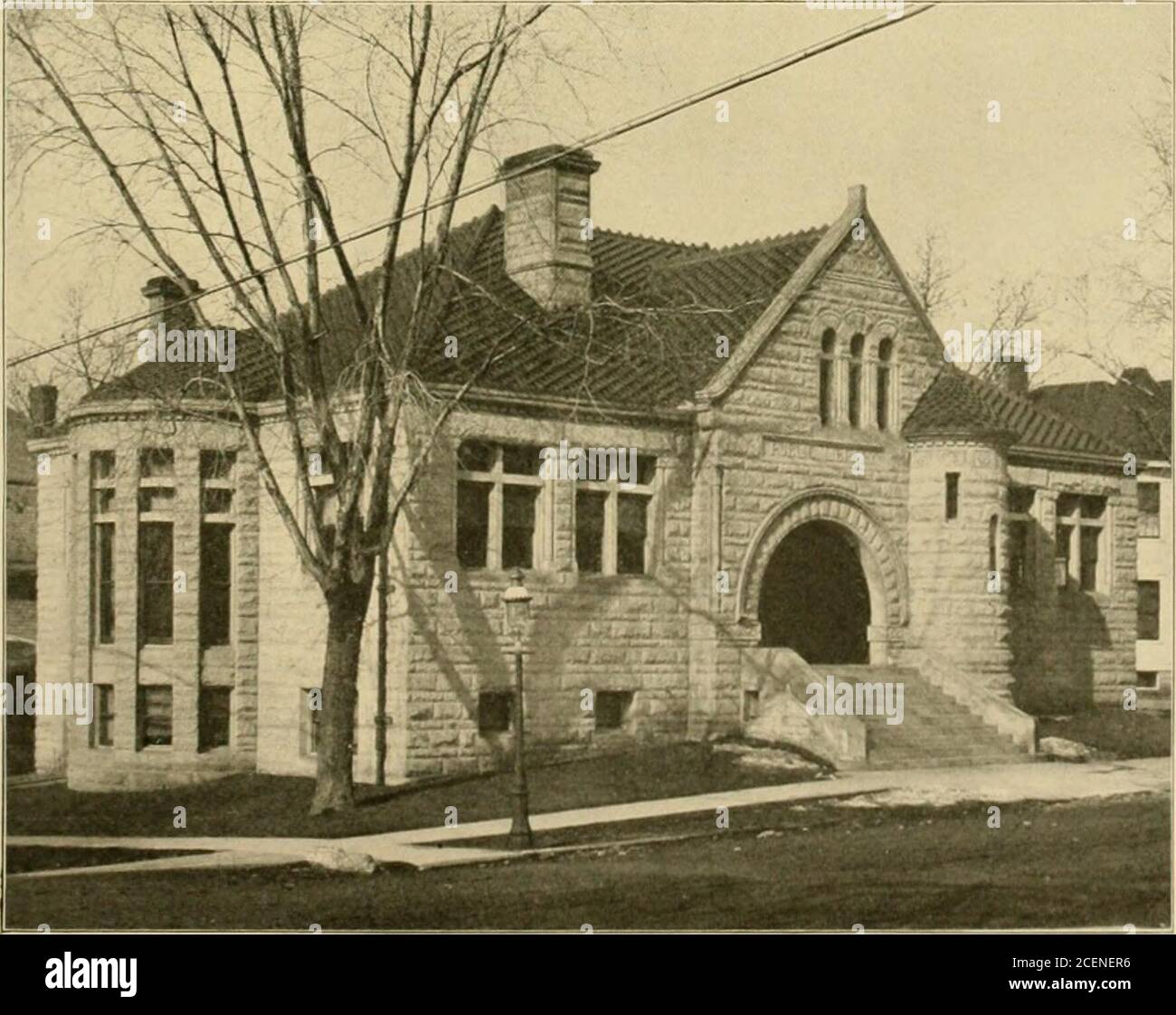 . Historische Enzyklopädie von Illinois. LEE COUNTY COURT HOUSE, DIXON, 1900-19U1.. DAS O. R. DODGE LIHRARV GEBÄUDE, DIXON. GESCHICHTE VON LEE COUNTY VON ^^YRR^C:^-«»-^ KAPITEL L ALLGEMEINE GESCHICHTE. EINFÜHRUNG VERTRAG VON PRAIRIE DU CHIEN ABTRETUNG VON INDIAN LANDS COUNTY UND TOWNSHIP ORGANISATION FRÜHE STRASSEN UND BRÜCKEN GERICHTE UND GERICHTSHÄUSER – COUN-TY-SITZ WETTBEWERBE SCHALTUNG RICHTER MITGLIEDER DER GENERALVERSAMMLUNG COUNTY OFFICERS LEE COUNTY IM BÜRGERKRIEG – DAMPF-UND ELEKTRISCHE EISENBAHNEN – ENTWÄSSERUNGSSYSTEME TORNADO FRÜHEN MÄRKTEN – SCHULEN STAATLICHEN STRASSEN. VORWORT. – in Übereinstimmung mit dem allgemeinen Ziel und Zweck des Vorstehenden Stockfoto