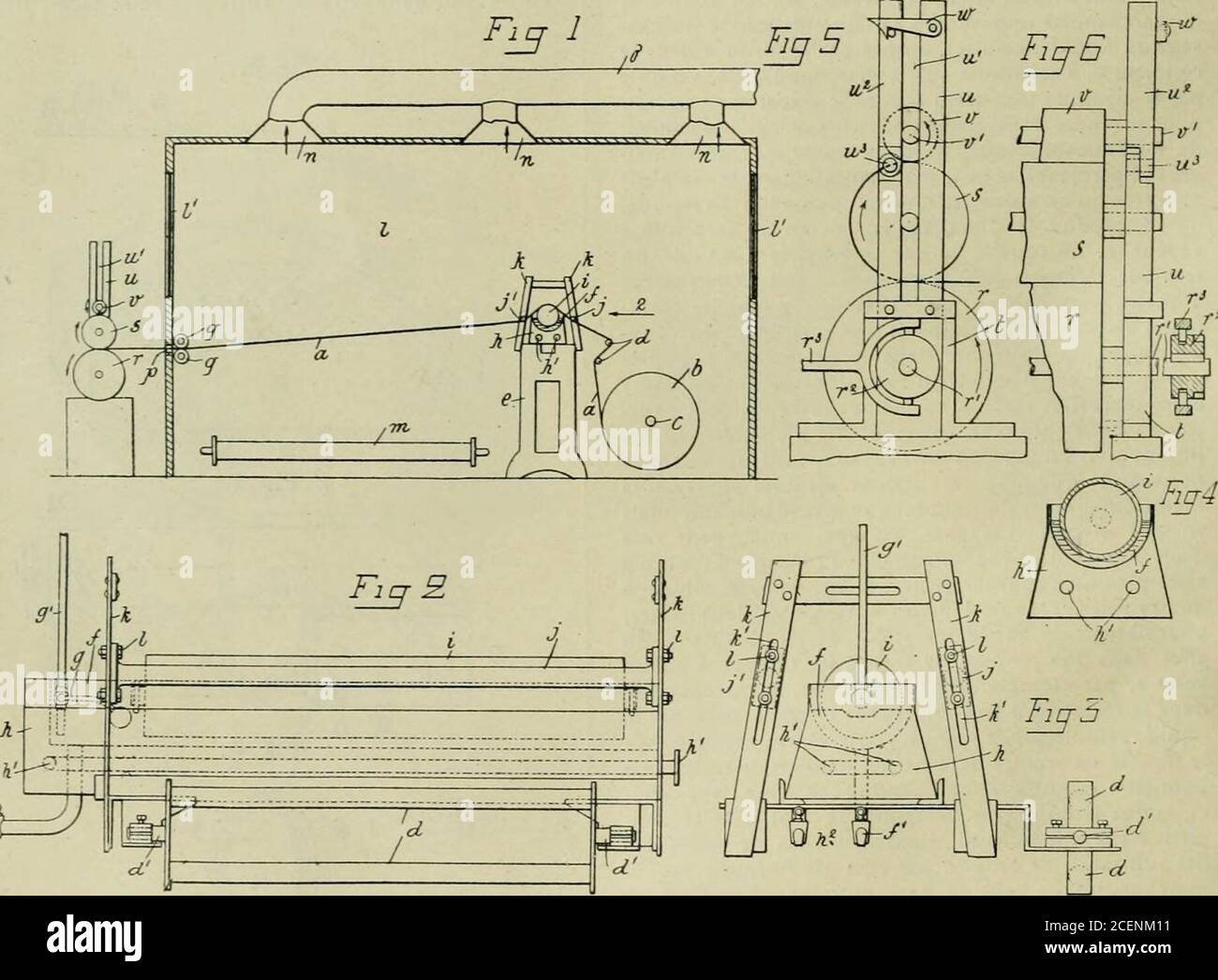 . Revue générale des matières colorantes et de leurs applications aux textiles. Fermées par des vannes coulissantesI, I, B. par lesquelles leau des poches peut sécoulerentièrement dans la cuve A. laquelle, à son Tour, peutêtre vidée complètement par une ouverture à sou-pape F. Le châssis est composé dun cadre en bois B. sup-portant des traverses T, sur lesquelles on suspend,dune manière approporée, les écheveaux de fil ou le tissu. La construction de ce châssis peut être quel-conque et ne fait pas partie intégrante de linvention.Le châssis B est suspendu, dune manière quel-conque convenable, à Stockfoto