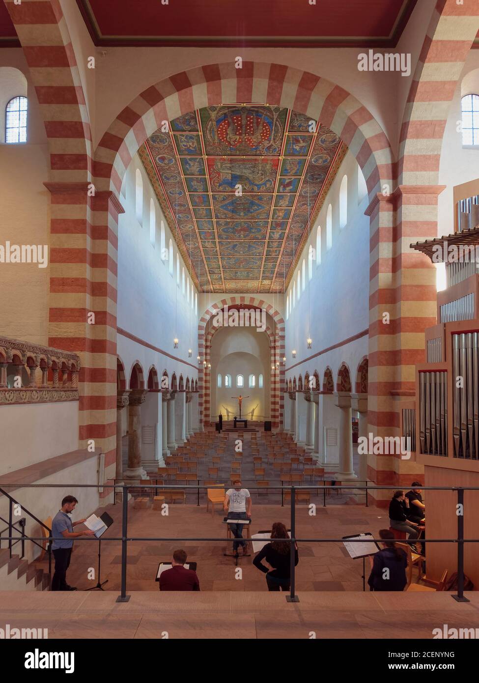 Langhaus mit Deckengemälde 13. Jh... Ottonische Kirche St. Michaelis in Hildesheim, Niedersachsen, Deutschland, Europa, UNESCO Weltkulturerbe Nave wi Stockfoto