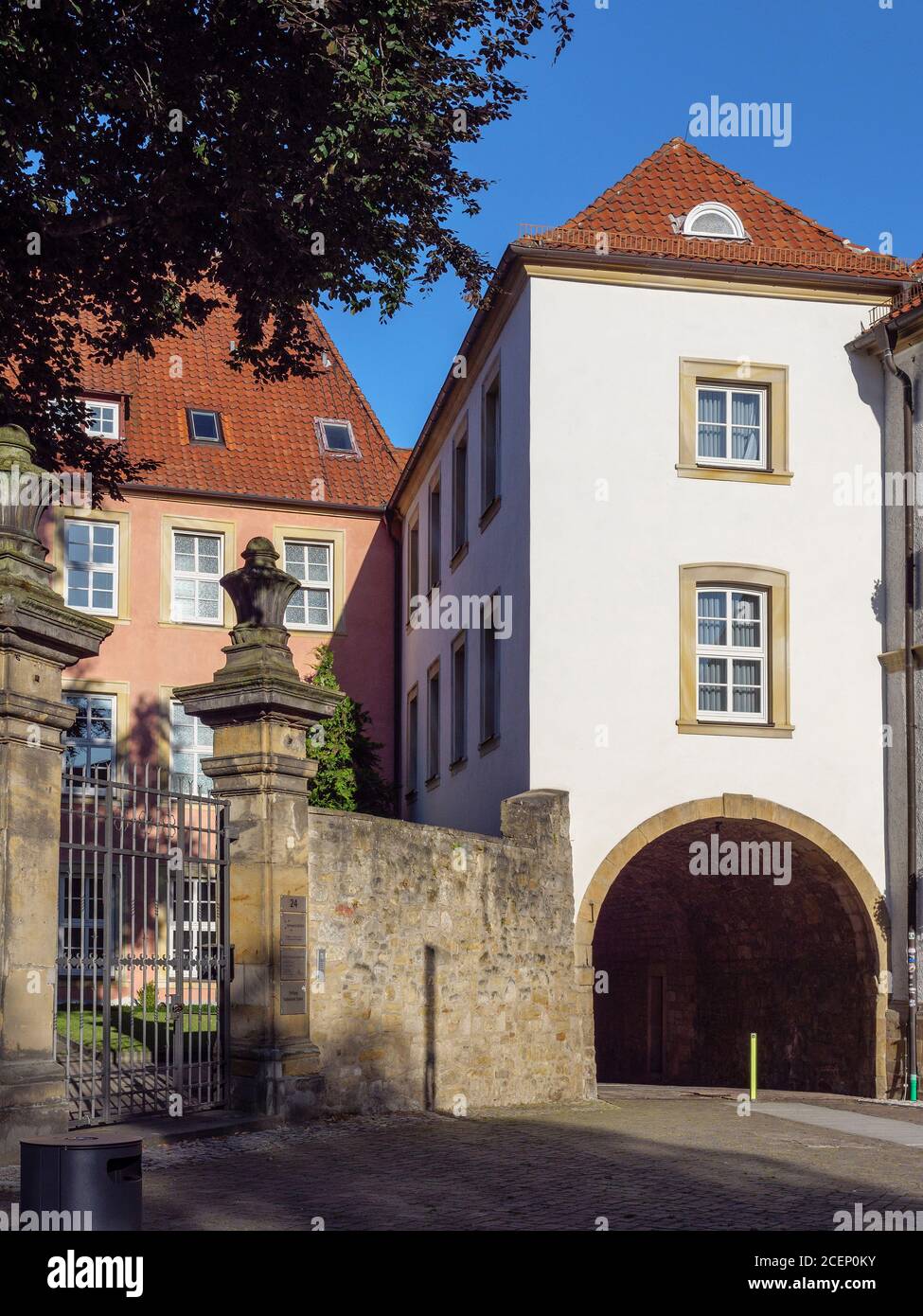 Paulustor am Domhof, Hildesheim, Niedersachsen, Deutschland, Europa Paulus Gate in Domhof, Hildesheim, Niedersachsen, Deutschland, Europa Stockfoto