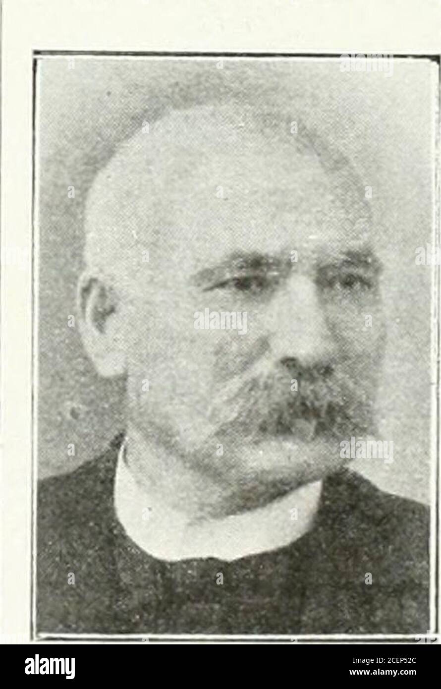 . Los Italianos en el Uruguay : diccionario biográfico : contiene más de mil biografías de los residente itálicos en la República Oriental del Uruguay. dal 10 Marzo 1884,epoca in cui giunse pro.cedente dItalia. Vietri,Provincia di Potenza(Basilicata), é il suopaese nativo, dove na -que il 23 Agosto 1849,essendo figlio di Vin-cenzo Faruelo e dellasignora Antonia Rini-ca . Specialista netiasua professione di sar-to, alla quale si dedicò con Vera vocazione, e dopodi lavorare fino allanno 1913 nel carattere d im-piegato, consegui di farsi proprietario di un ne-gozio del suddetto ufficio, dedicand Stockfoto