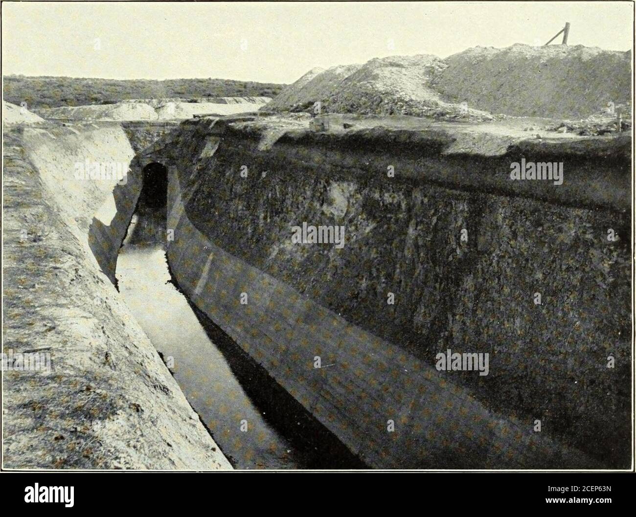 . Water Supply and Bewässerung Papers of the United States Geological Survey. 4. LAGRANGE DAMM VOM LINKEN UFER DES TUOLUMNE FLUSSES BEI LAGRANGE.. B. CONCRETE-LINED CANAL UND TUNNELPORTAL DER WICHTIGSTEN KLAMATH CANAL, NEARKLAMATH FALLS, OREGON. FLUSSSYSTEM SAN JOAQUIN. 271 tägliche Höhe des Tuolumne-Flusses in Lagrange, Col., für 1907 und 1908- Fortsetzung. Tag. Jan. Feb. März Apr. Mai. Juni. Juli. Aug. Sept. Okt. Nov. Dez. 1907. 26 6.0 5.9 9.6 6.85 6.9 6.35 4.44.34.24.24.15 4.04.04.04.04.05 3.953.953.95 4.74.6 4.35 4.3 4.15 4.05 4.0 4.0 4.05 4.05 4.6 5.1 1. 75 4.3 4.25 4.2 4.1 4.0 6.5 6.25 6.1 3. Stockfoto