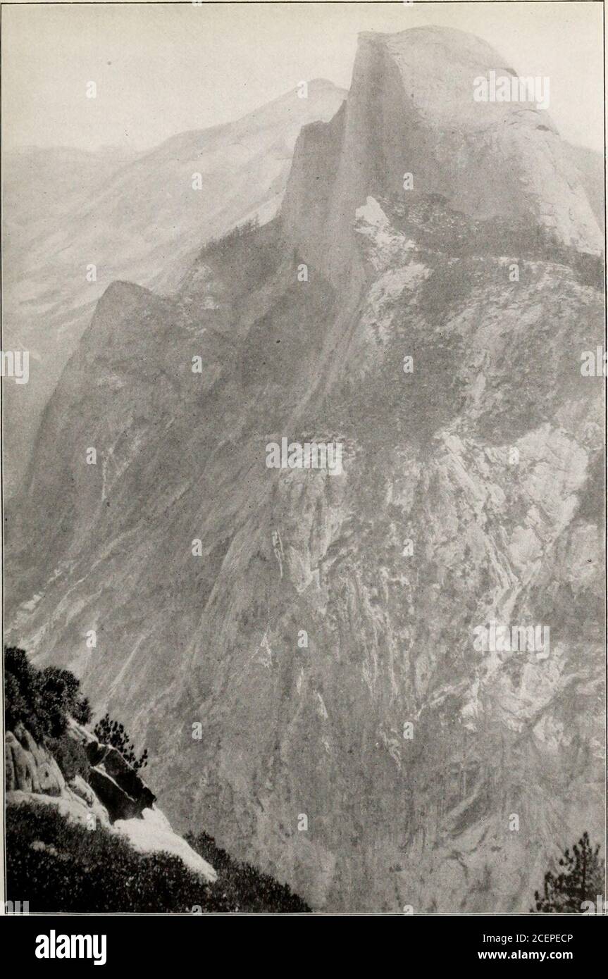 . Das Nationalpark-Portfolio. Das Yosemite Valley vom Glacier PointDie Upper und Lower Yosemite Falls sind hier im Teilprofil (38) dargestellt. Foto von J. T. Boysen Half Dome, aus der Nähe von Washington ColumnIts Gipfel ist 4,892 Meter über dem Boden des Tals (39) Stockfoto