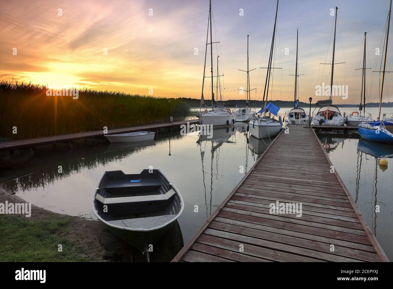 Morgendämmerung auf masurischen Seen Stockfoto