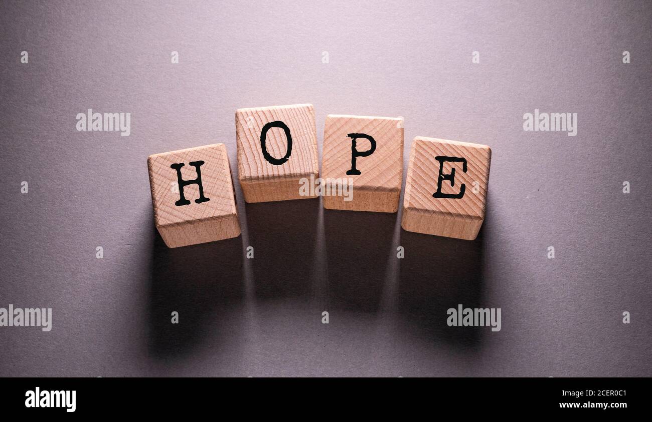 Hope Wort auf Holzwürfel geschrieben Stockfoto
