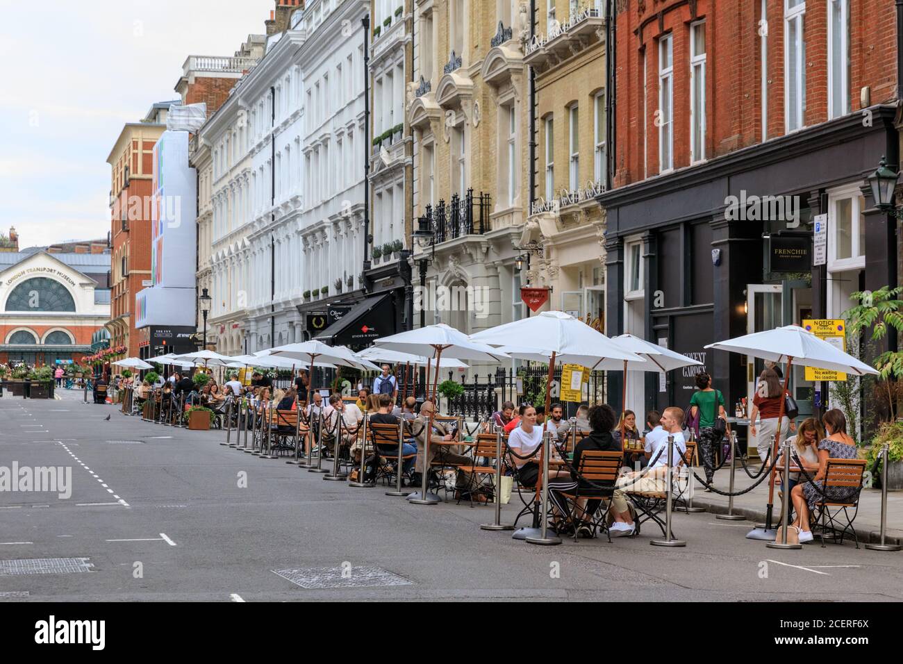 Cafés im Freien in Covent Garden, London, England, Großbritannien Stockfoto