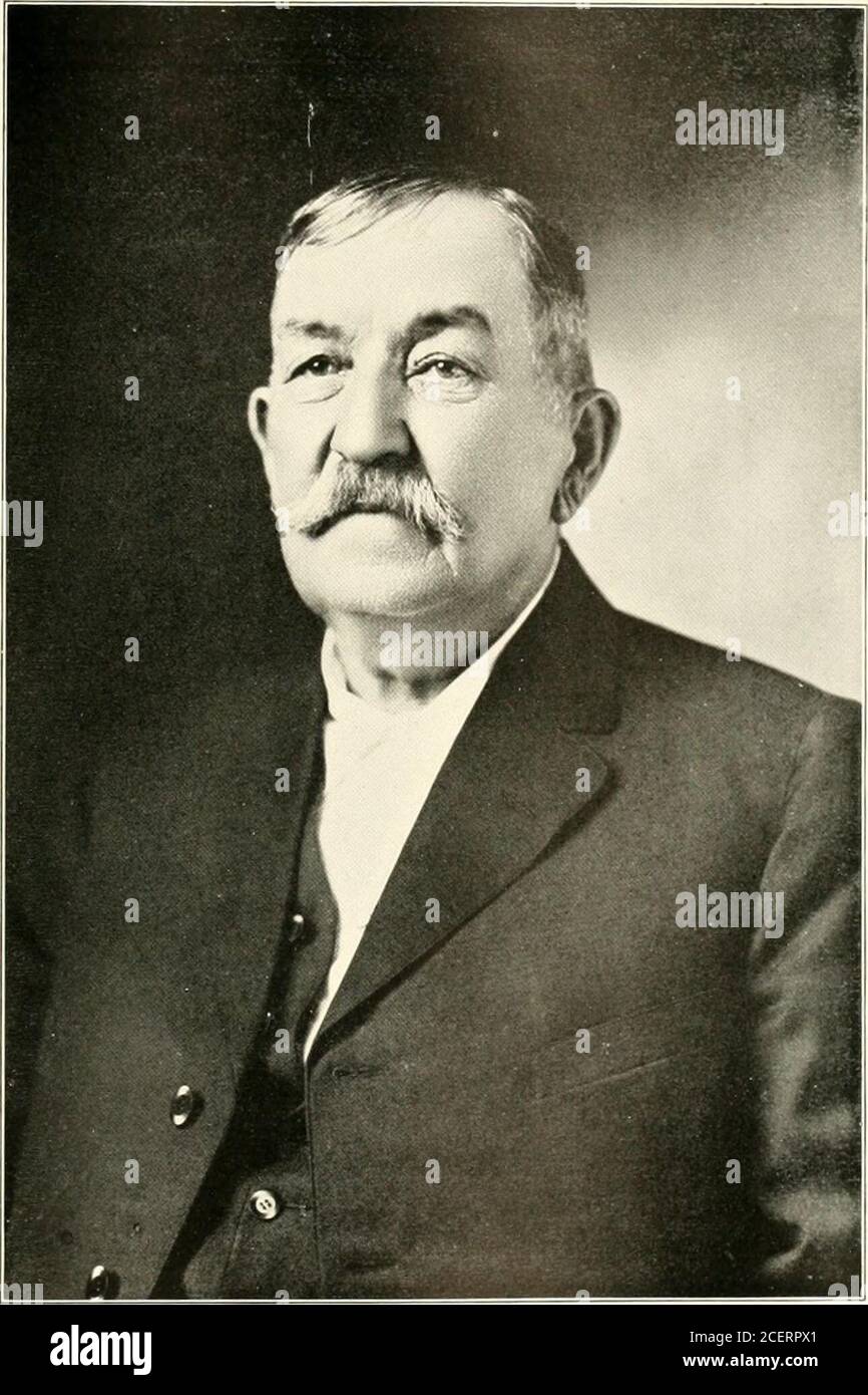 . Geschichte von Morrison und Todd Grafschaften, Minnesota, ihre Leute, Industrien und Institutionen. - (Flint)Iarker. Gould Parker war bom im Januar, um das Jahr 1803, in Dover. (;i:(ii;(;i: i. rAUKKKU MORRISON UND TODD COUNTY, MINNESOTA. 577 Maine, und war in der Möbelindustrie beschäftigt. Sein Tod geschah 1853, am Ort seiner Geburt. Mary (FHNt) Parker war bom am 16. August 1811 in Danvers, Massachusetts, wo sie 1908 starb. Viele Jahre lang war sie eine begeisterte Arbeiterin in der Porter Congregational Kirche, von der sie das erste Mitglied und das letzte überlebende ursprüngliche Mitglied war Stockfoto