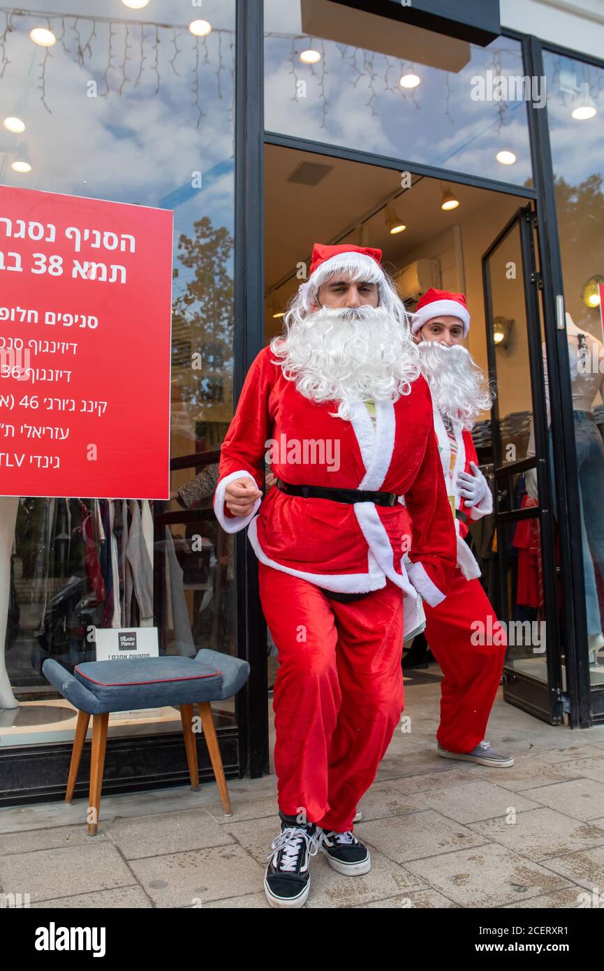 Vater Weihnachten in einem Geschäft in Tel Aviv, Israel Stockfoto