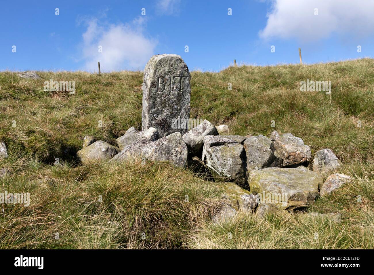 Carved Marker Stone, der die Quelle des Flusses Tees am Tees Head auf Cross Fell markiert, Cumbria, England, Großbritannien, Stockfoto