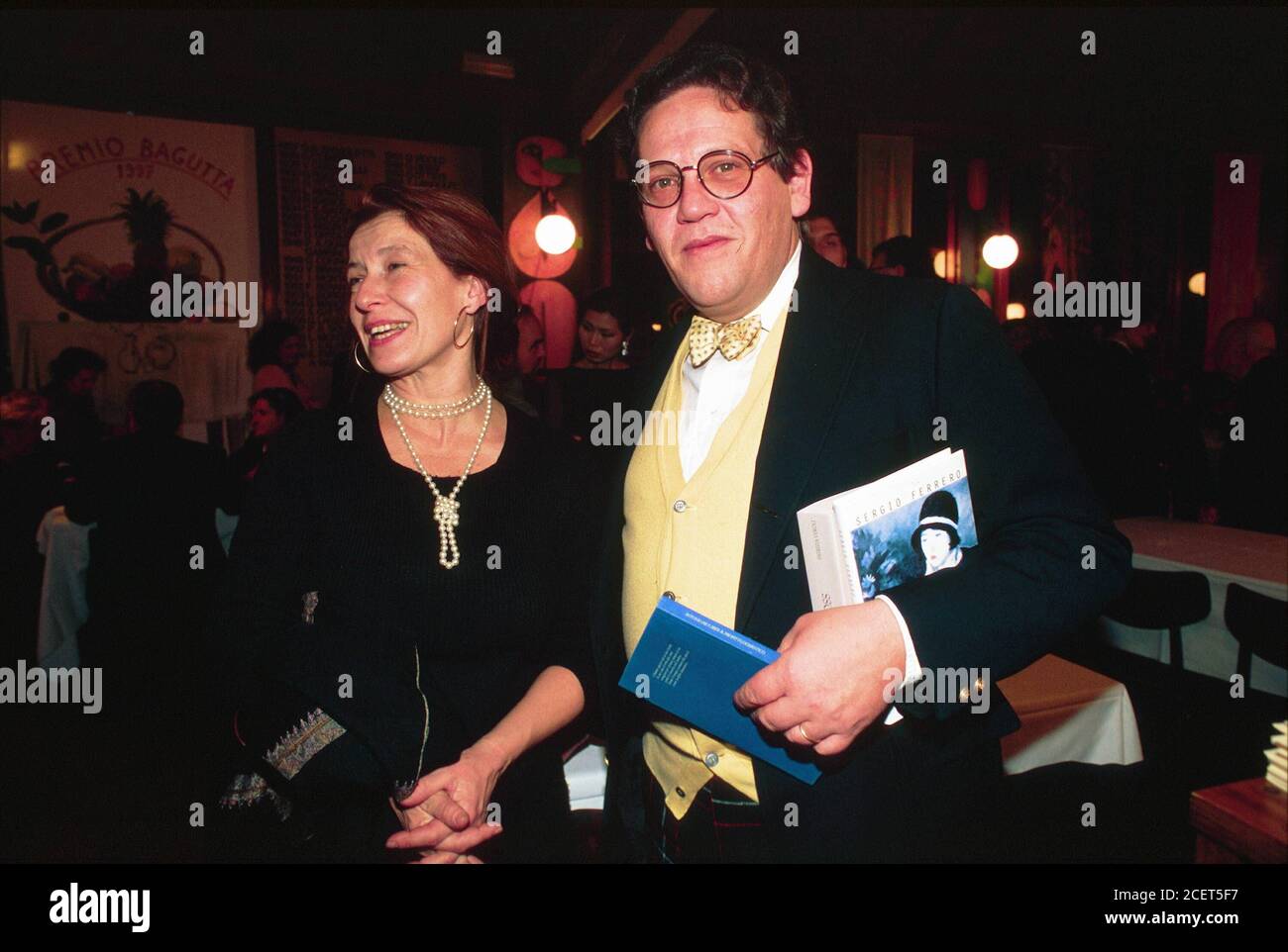 Fotoarchiv, Italien. September 2020. PHILIPPE DAVERIO UND SEINE FRAU BEIM BAGUTTA AWARD (Aresu/Fotografa, MAILAND - 1996-11-29) ps das Foto kann in Übereinstimmung mit dem Kontext verwendet werden, in dem es aufgenommen wurde, Und ohne diffamierende Absicht der Anstand der Menschen vertreten (Aresu/Fotograf, Fotoarchiv - 2020-09-02) p.s. la foto e' utilizzabile nel rispetto del contesto in cui e' stata scattata, e senza intento diffamatorio del decoro delle persone rapresentate Kredit: Unabhängige Fotoagentur/Alamy Live News Stockfoto