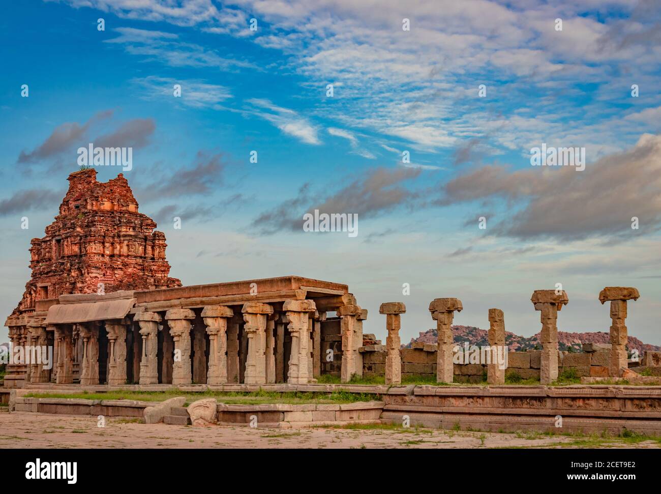Vithala Tempel hampi Ruinen antike Stein Kunst aus einzigartigen Winkel Bild wird in hampi karnataka indien genommen. Das beeindruckendste Bauwerk in Hampi ist es Stockfoto