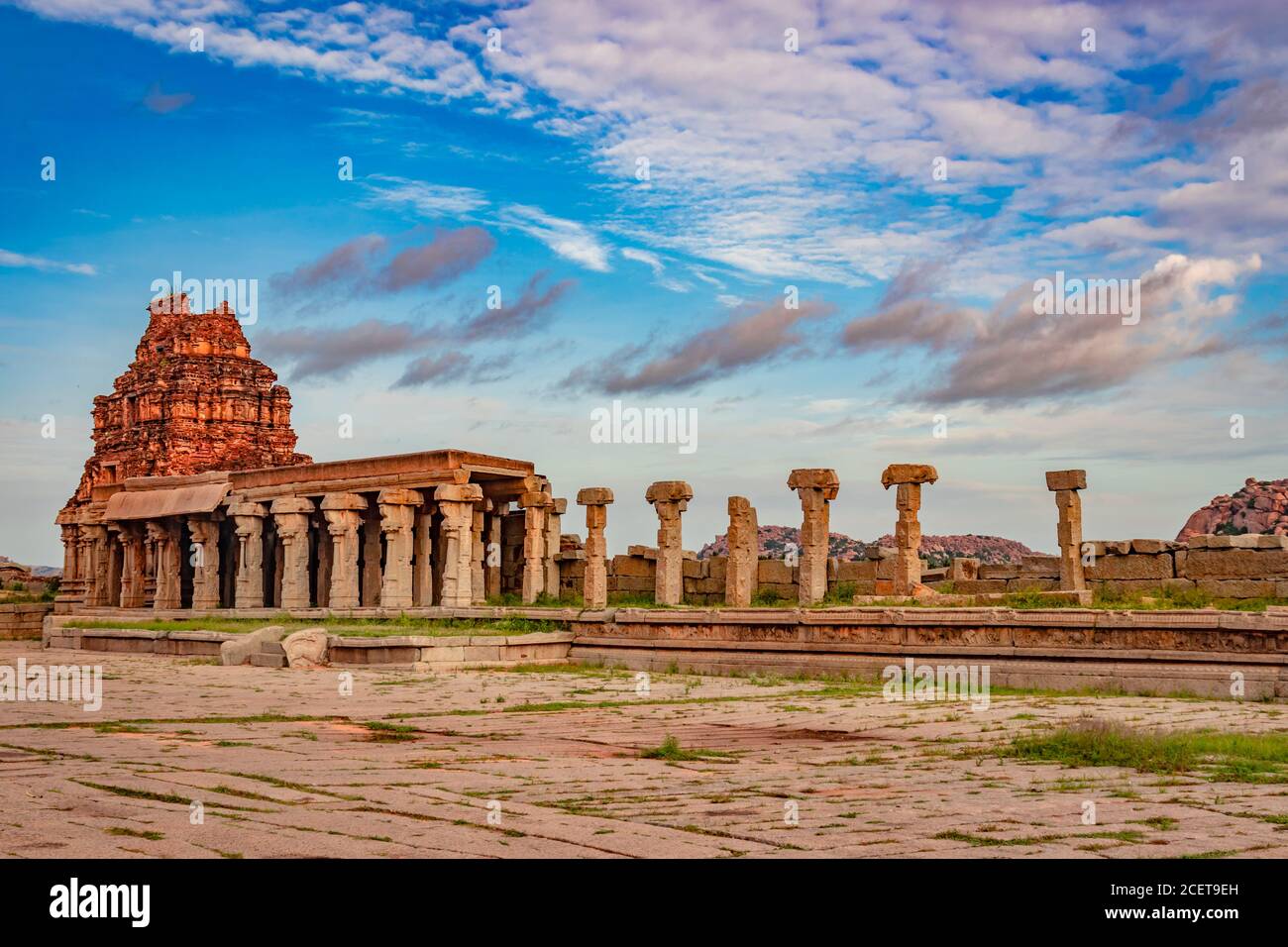 Vithala Tempel hampi Ruinen antike Stein Kunst aus einzigartigen Winkel Bild wird in hampi karnataka indien genommen. Das beeindruckendste Bauwerk in Hampi ist es Stockfoto