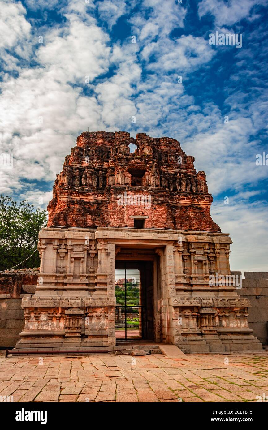 Vithala Tempel hampi Ruinen antike Stein Kunst aus einzigartigen Winkel Bild wird in hampi karnataka indien genommen. Das beeindruckendste Bauwerk in Hampi ist es Stockfoto