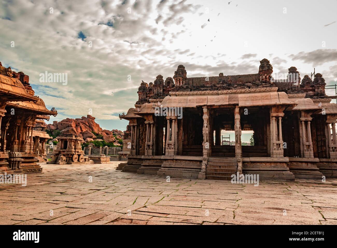 Vithala Tempel hampi Ruinen antike Stein Kunst aus einzigartigen Winkel Bild wird in hampi karnataka indien genommen. Das beeindruckendste Bauwerk in Hampi ist es Stockfoto