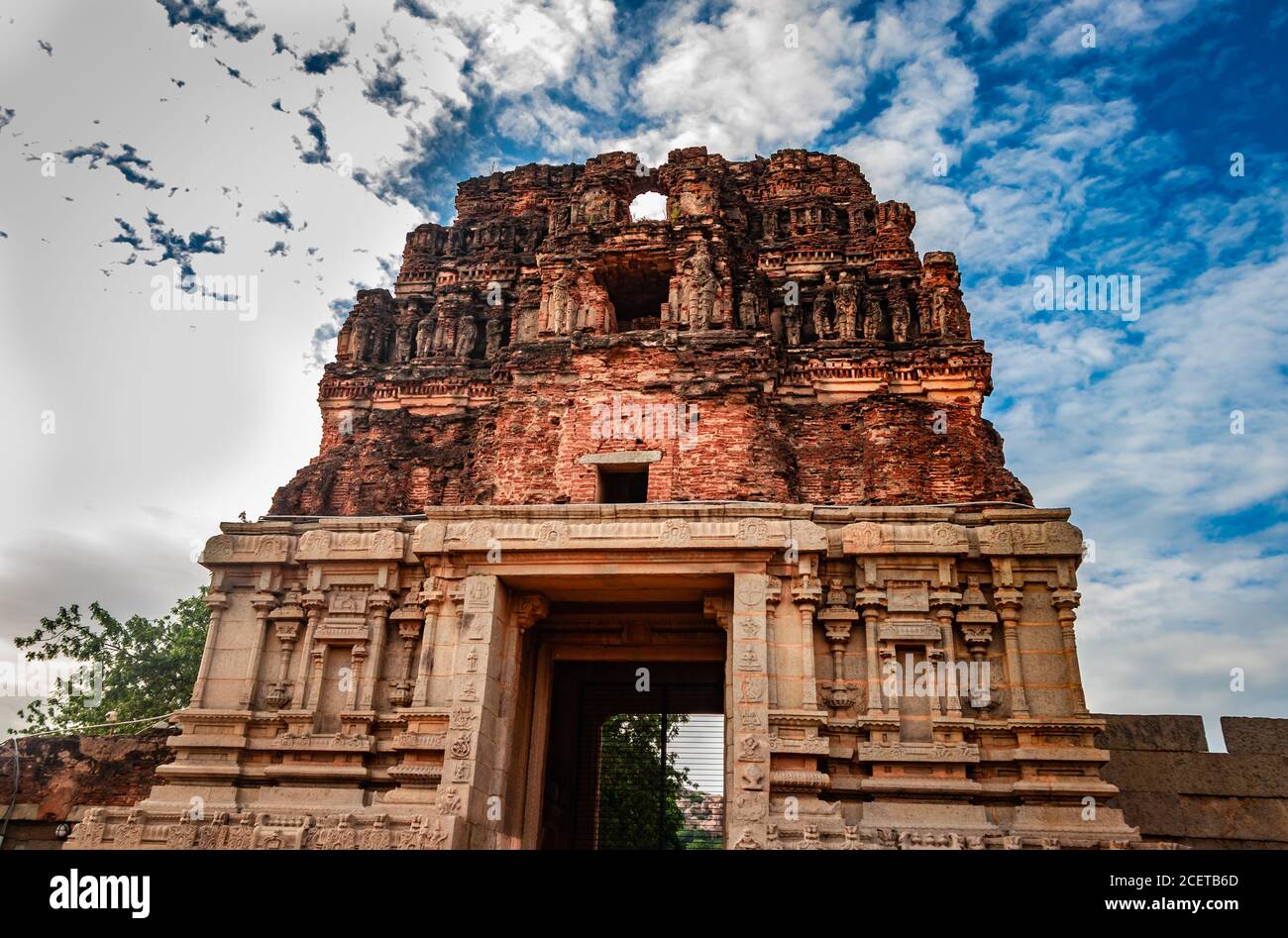 Vithala Tempel hampi Ruinen antike Stein Kunst aus einzigartigen Winkel Bild wird in hampi karnataka indien genommen. Das beeindruckendste Bauwerk in Hampi ist es Stockfoto