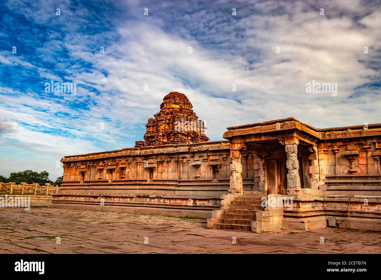 Vithala Tempel hampi Ruinen antike Stein Kunst aus einzigartigen Winkel Bild wird in hampi karnataka indien genommen. Das beeindruckendste Bauwerk in Hampi ist es Stockfoto