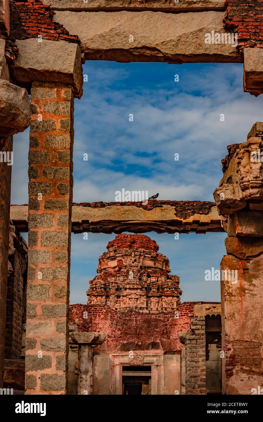 Vithala Tempel hampi Ruinen antike Stein Kunst aus einzigartigen Winkel Bild wird in hampi karnataka indien genommen. Das beeindruckendste Bauwerk in Hampi ist es Stockfoto