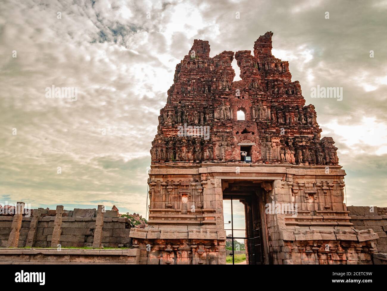 Vithala Tempel hampi Ruinen antike Stein Kunst aus einzigartigen Winkel Bild wird in hampi karnataka indien genommen. Das beeindruckendste Bauwerk in Hampi ist es Stockfoto