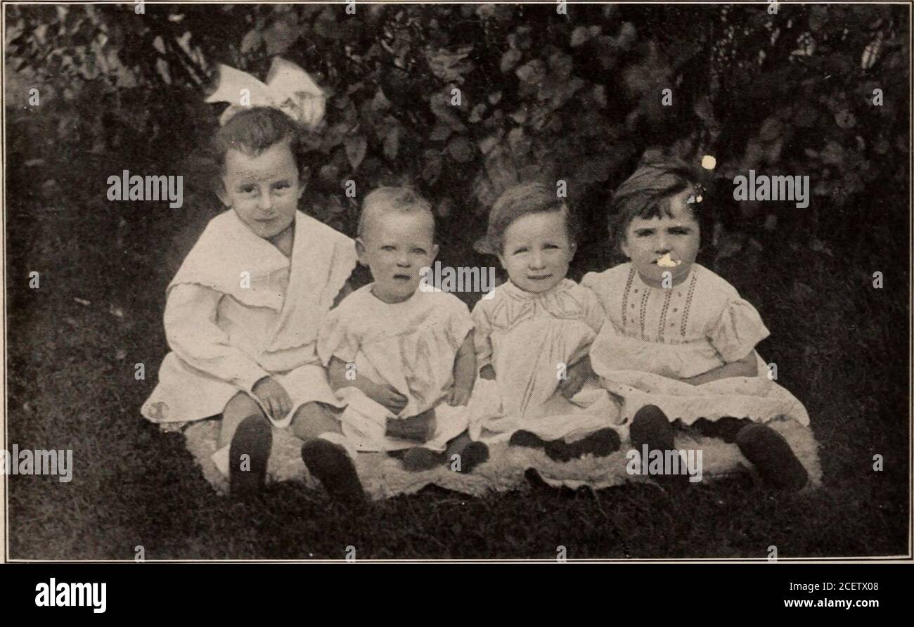 . New York Nursery and Child's Hospital Jahresbericht. 2.00Wingfield & Taylor Baking Companv 10.00 C. B. Look & Company.... 10.00Children of Mary Gold Club durch Miss Katherine DuBois 1.11 Mr. Stephen Baker 15.00 Mr. Thomas Hopper 5.00 Mr. Irving Paris 5.00 Mr. William Hahn 10.00 Mr. Peter Doerr 5.00 F. Neugass & Co 10.00 KNV-Scheerer Co 5.00 Mrs. Henry D. Xicoll 10.00 Mrs. Prescott Hall Butler. 8.00 Herr George H. Sullivan... 5.00 Reid, King & Co 10.00 Herr Frank A. Knoll 5.00 Dr. M. H. Merriman 2.00 Herren Cole & Swazev.... 10.00 W. B. A. Jurgens 5.00 James A. Hearn 20.00 Mrs. Edward J. Ber Stockfoto