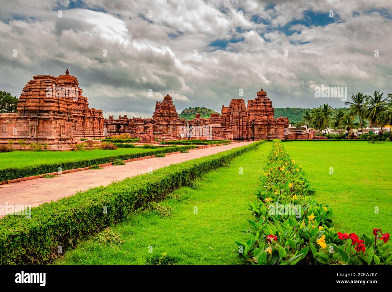 Pattadakal Tempel komplexe Gruppe von Denkmälern atemberaubende Steinkunst mit dramatischen Himmel karnataka indien. Es ist eines der UNESCO-Welterbestätten und Stockfoto