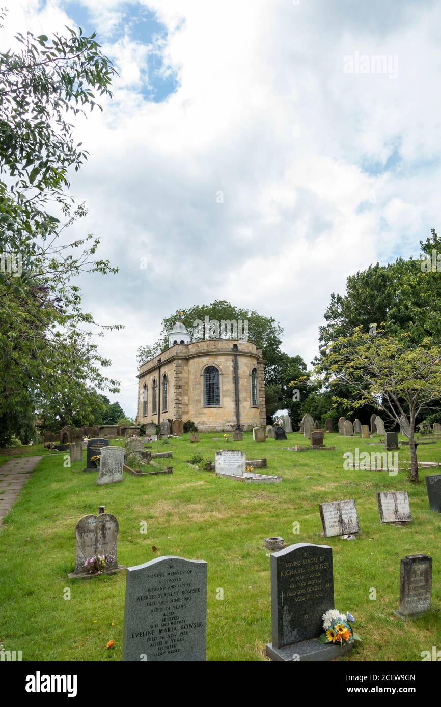 St. Peter und St. Paul Kirche und Friedhof Cherry Willingham Juni 2020 Stockfoto