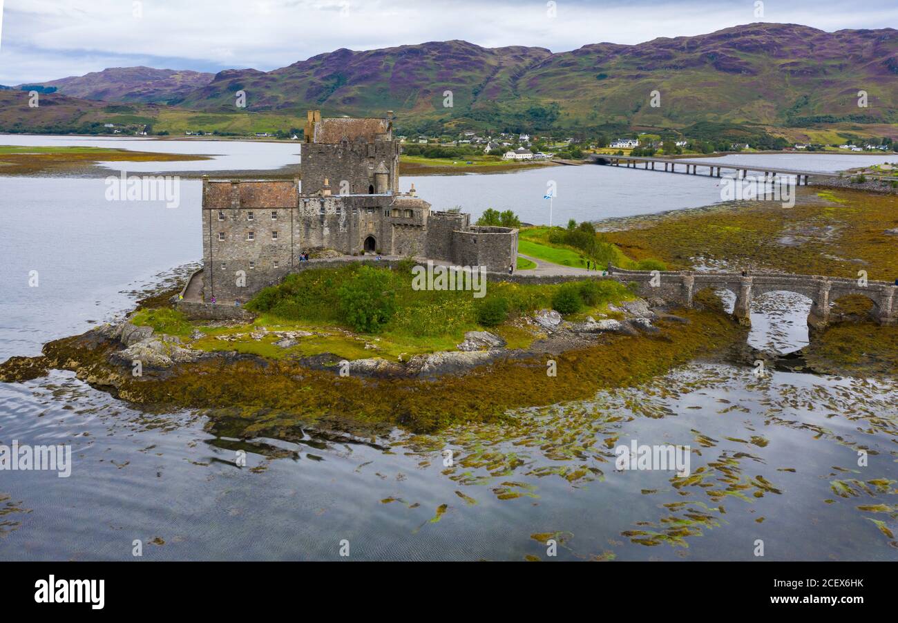 Luftaufnahme von Eilean Donan Castle am Loch Duich, Kyle of Lochalsh, Schottland, Großbritannien Stockfoto