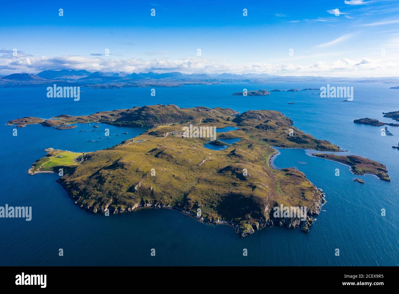 Tanera Mor ( Tanera Mor) aus der Vogelperspektive, die größte Inselgruppe der Sommerinseln in der Hochlandregion Schottlands. UK Stockfoto