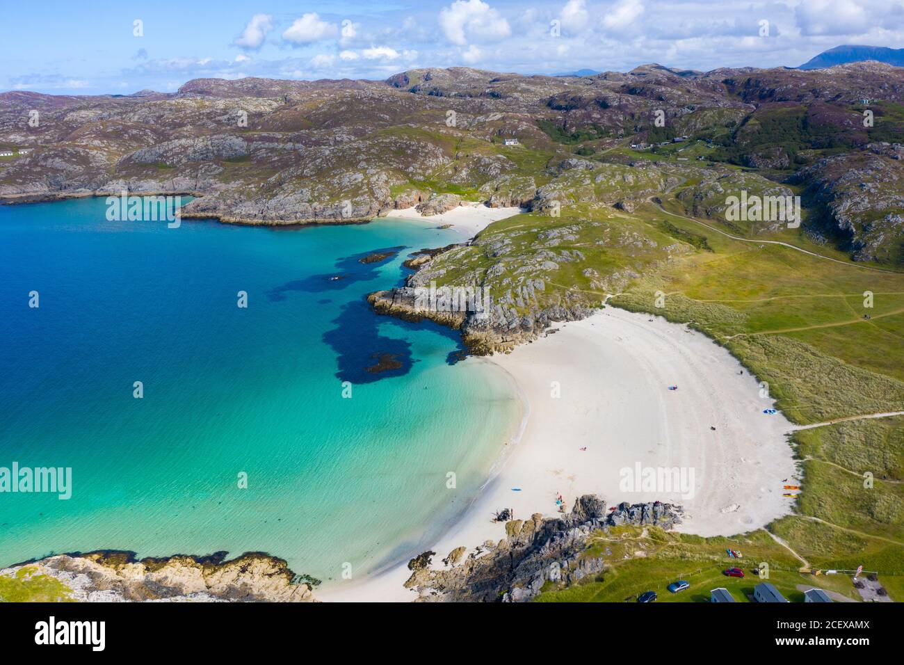 Luftaufnahme des Strandes von Achmelvich in Sutherland, Highland Region of Scotland, UK Stockfoto