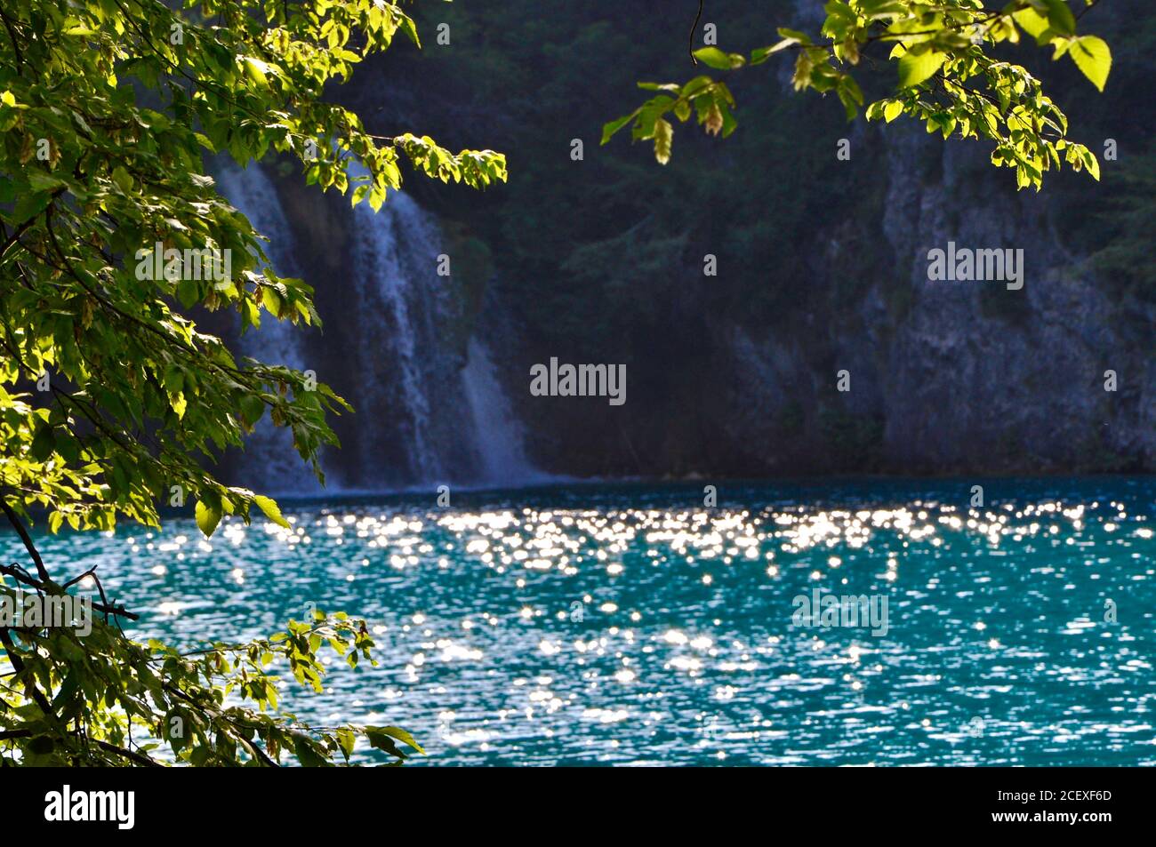 Plitvice, Kroatien-Juli 2019. Nationalpark Plitvicer Seen, schöne Landschaft mit Wasserfällen, Seen und Wald, Kroatien. Familienziel Stockfoto