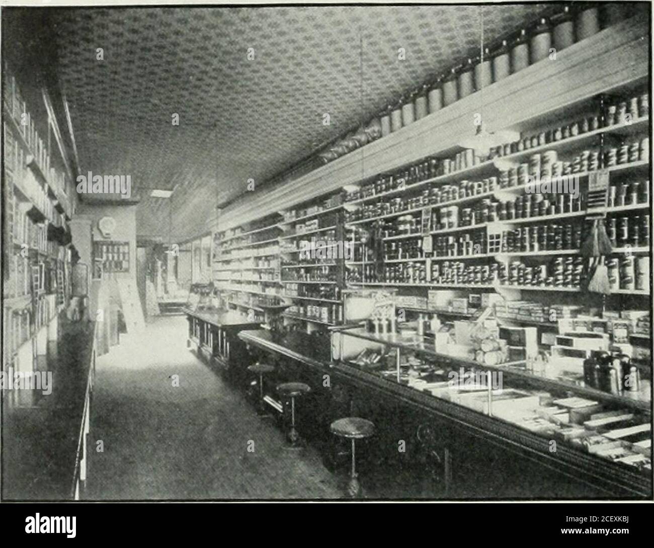 . Malerisches New London und seine Umgebung : Grofton, Mystic, Montville, Waterford, am Anfang des zwanzigsten Jahrhunderts. S von NewLondon tragen Beweise für die Bau-tive Fähigkeit von William .J. Cullen, Carpen-ter und Baumeister, der lias sein Büro und Residenz in der 830 Bank Street. Die Residenz von Miss Mary F. Brown, onWaller Street, mehrere moderne Häuser auf Blackball Street, John Collins komfortable Bank Street Cottage, Tliree Finehouses auf Coleman Street - die Requisite der Herren Francis Bracken, Julianund Edward Cook, beziehungsweise - undnany anderen Strukturen, einige prätentiös, andere mod Stockfoto