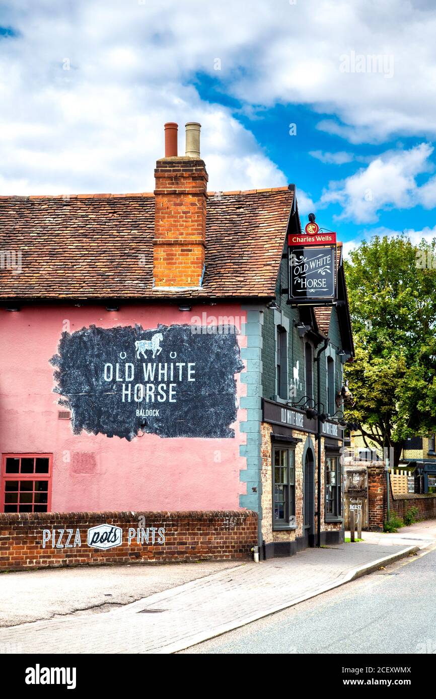 Außenansicht des Old White Horse Pub, Baldock, Großbritannien Stockfoto