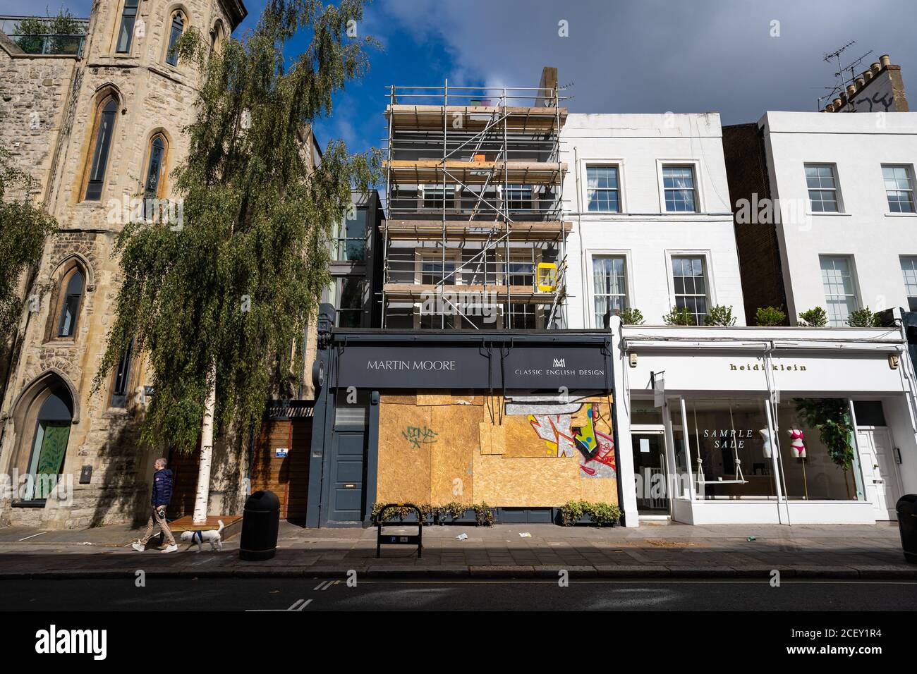 Notting Hill Karneval 2020. Boarding-up vor den Millionen Menschen marschieren in Notting Hill inmitten der Angst vor der öffentlichen Unordnung über das Feiertagswochenende. Stockfoto