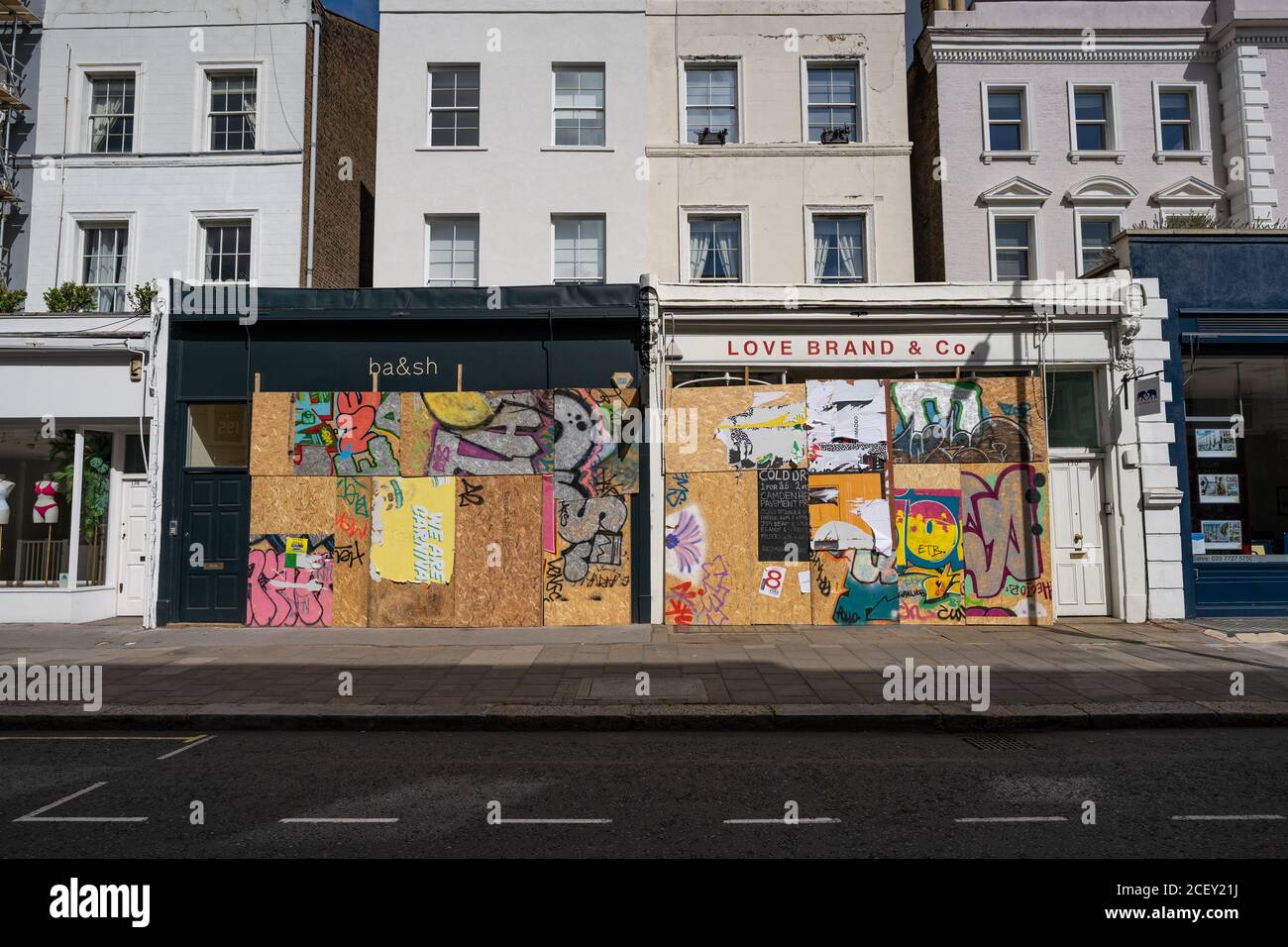 Notting Hill Karneval 2020. Boarding-up vor den Millionen Menschen marschieren in Notting Hill inmitten der Angst vor der öffentlichen Unordnung über das Feiertagswochenende. Stockfoto