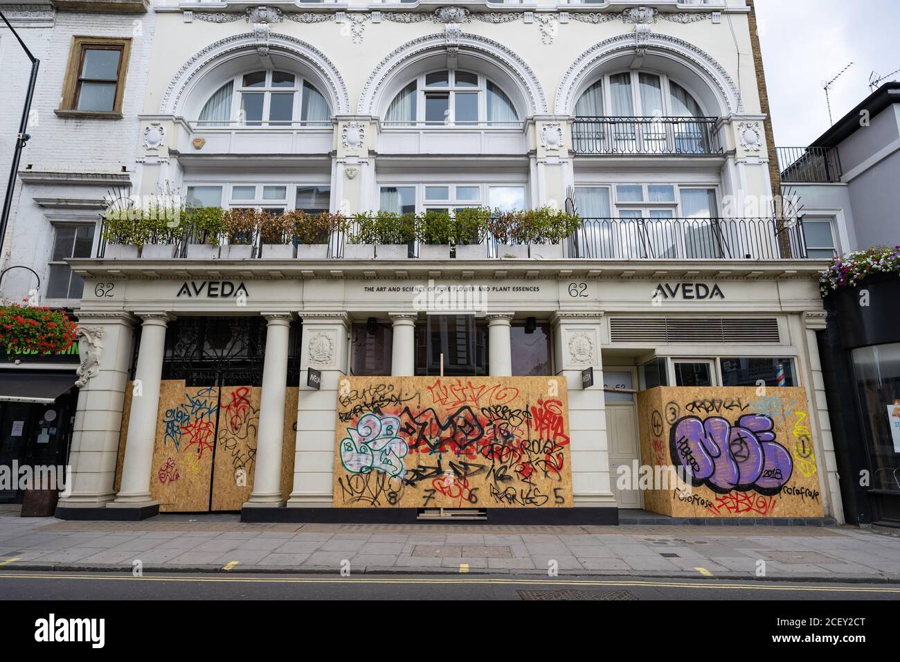 Notting Hill Karneval 2020. Boarding-up vor den Millionen Menschen marschieren in Notting Hill inmitten der Angst vor der öffentlichen Unordnung über das Feiertagswochenende. Stockfoto