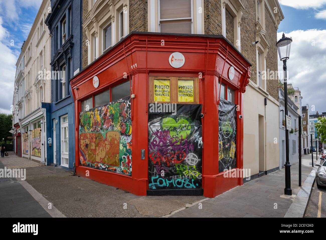 Notting Hill Karneval 2020. Boarding-up vor den Millionen Menschen marschieren in Notting Hill inmitten der Angst vor der öffentlichen Unordnung über das Feiertagswochenende. Stockfoto