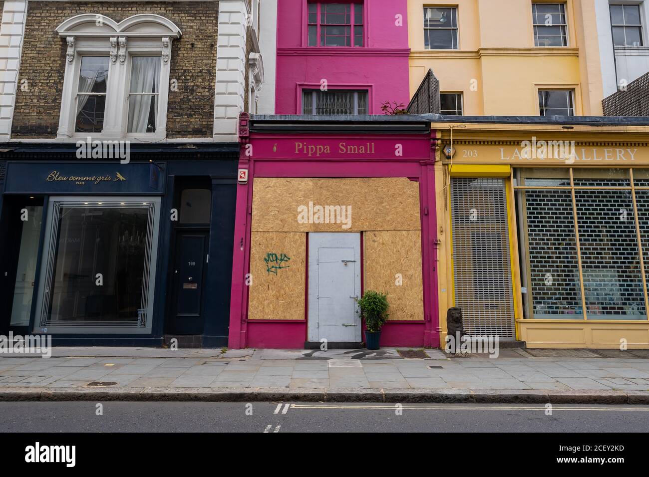 Notting Hill Karneval 2020. Boarding-up vor den Millionen Menschen marschieren in Notting Hill inmitten der Angst vor der öffentlichen Unordnung über das Feiertagswochenende. Stockfoto