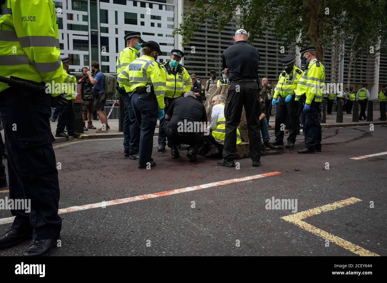 London, England 02/09/20 Extinction Rebellion Demonstranten auf dem Parliament Square, London. Extinction Rebellion Demonstranten auf dem Parliament Square, Lon Stockfoto