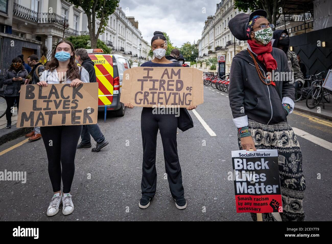 Ausgehend von der politischen Partei der Initiative Party (TTIP), inspiriert von der Bewegung Black Lives Matter, marschieren Protestmärsche von Notting Hill in London, Großbritannien. Stockfoto