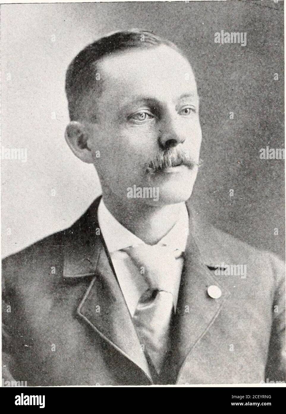 . The Granite Monthly, ein New Hampshire Magazin, das sich der Literatur, Geschichte und dem Fortschritt des Staates widmet. William P. Roberts G. A., Anderson. Concord ist ihr Anwalt und recoving ein Urteil von 3,000 Dollar. Mr. Roberts ist unverheiratet, Freimaurer und Mitglied des Bellam)^ Clubs.Er lässt sich nie von der Aufregung der Politik abziehen, sondern widmet sich ausschließlich seinem Geschäft, in dem seine Weitsicht und seine Unverfreinlichkeit die vollste Erfolgsaussicht gewonnen haben. Wecohamet Lodge, I. O. O. F., die älteste in Dover, wurde De-cember 28, 1843. Die erste Installation Stockfoto