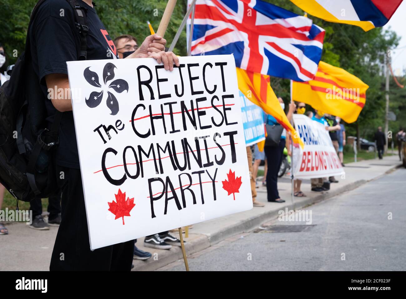 Protestierende aus Hongkong, Vietnam und anderen von der Kommunistischen Partei Chinas unterdrückten Regionen versammelten sich vor dem chinesischen Konsulat in Toronto, Ontario Stockfoto